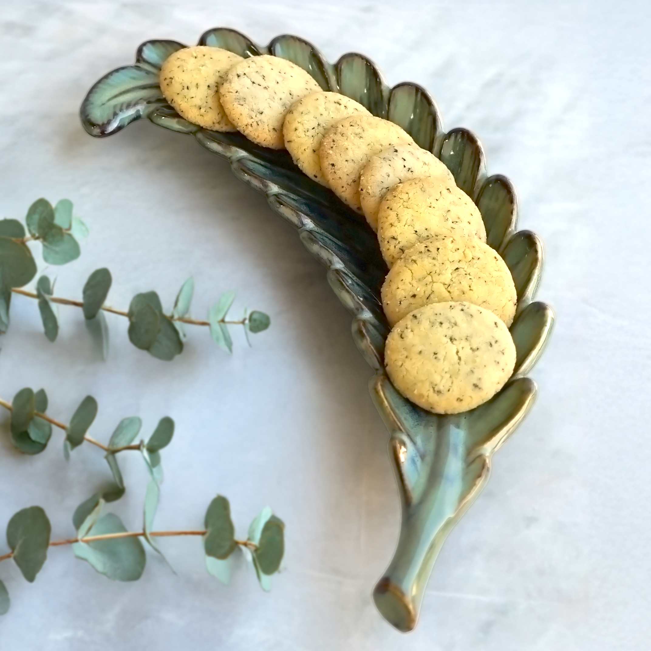 Green Curved Leaf Ceramic Serving Platter | Casa Kriti