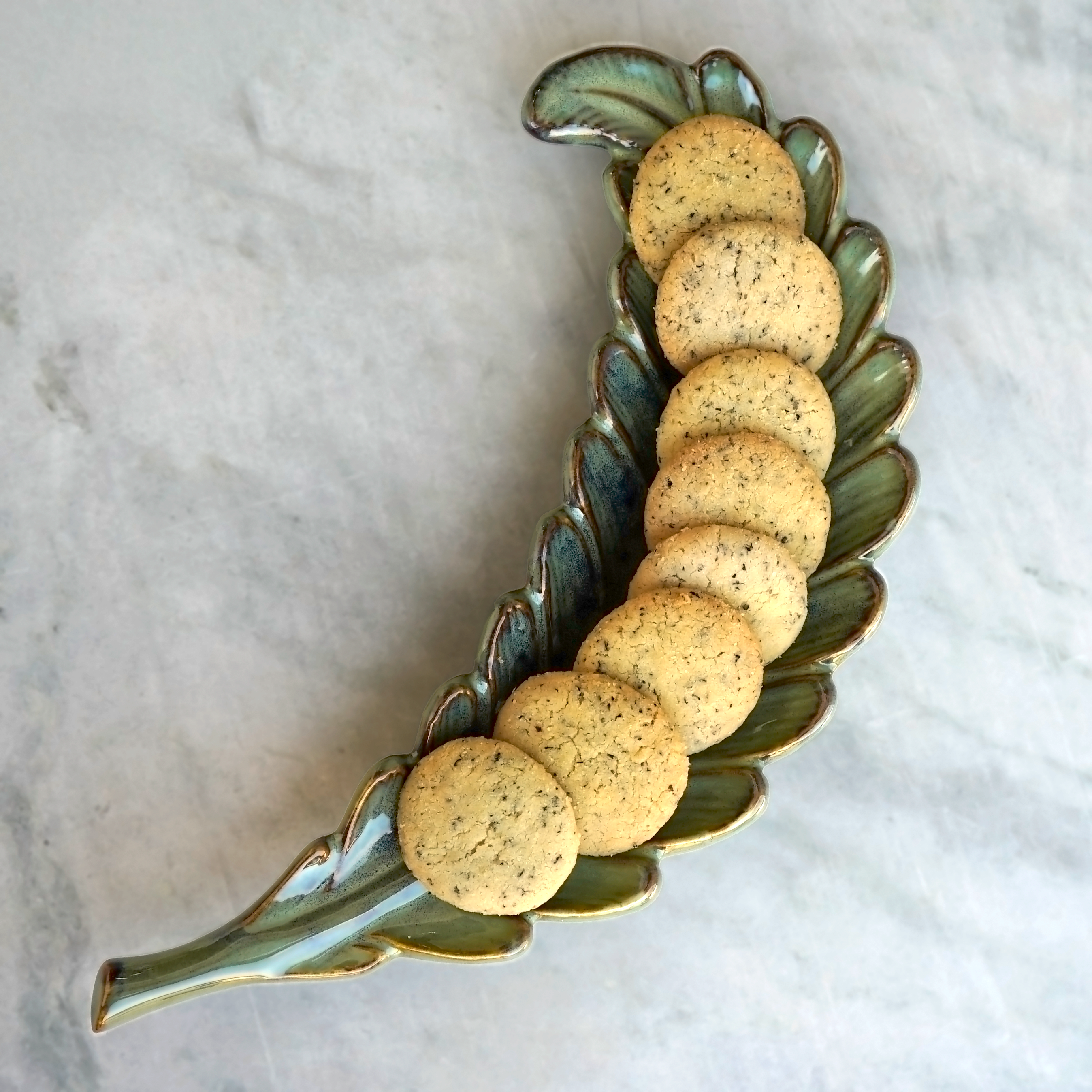 Green Curved Leaf Ceramic Serving Platter | Casa Kriti