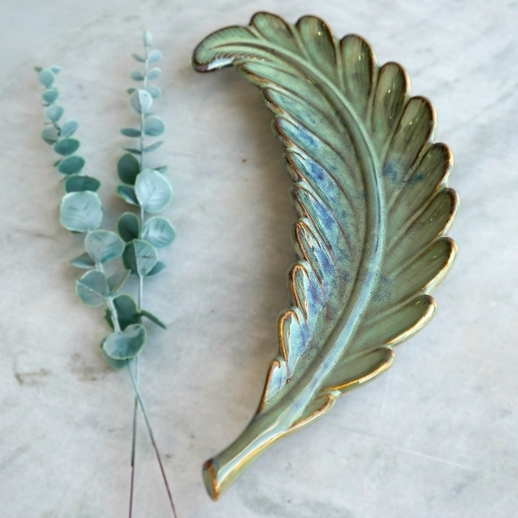 Green Curved Leaf Ceramic Serving Platter | Casa Kriti